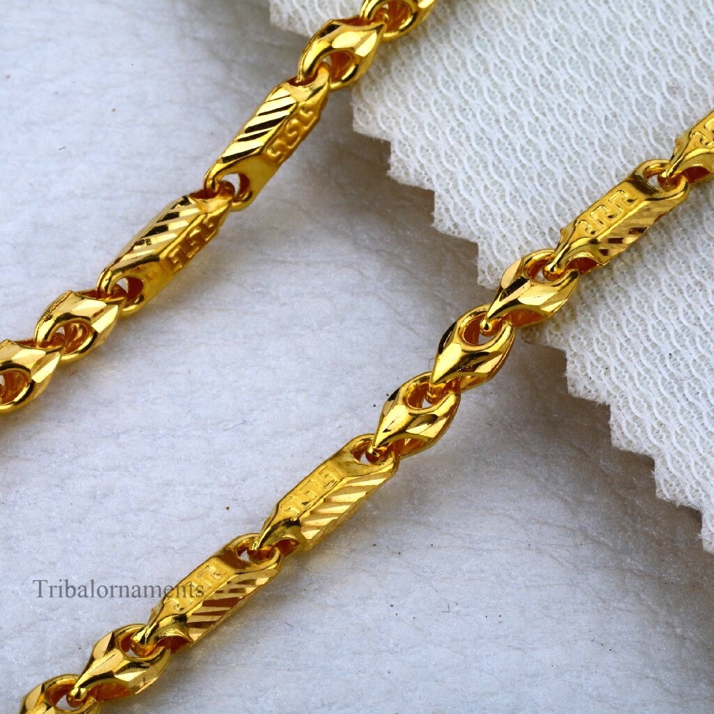 12,800+ Gold Chain Stock Photos, Pictures & Royalty-Free Images - iStock | Gold  chain isolated, Bling, Gold necklace